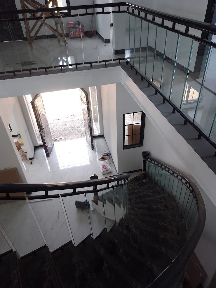 Railing Tangga Kaca